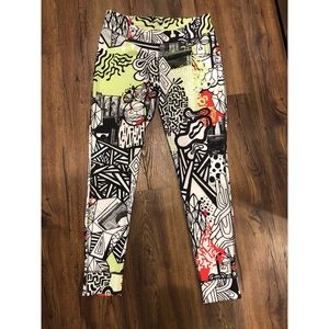REEBOK SIZE MEDIUM GRAFFITI LEGGINGS